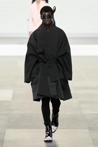 Look 3